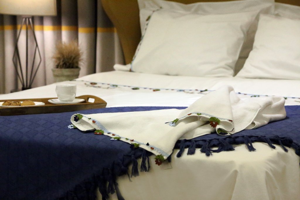 Blue Daisy Handmade Needle Lace Duvet Cover Set styling