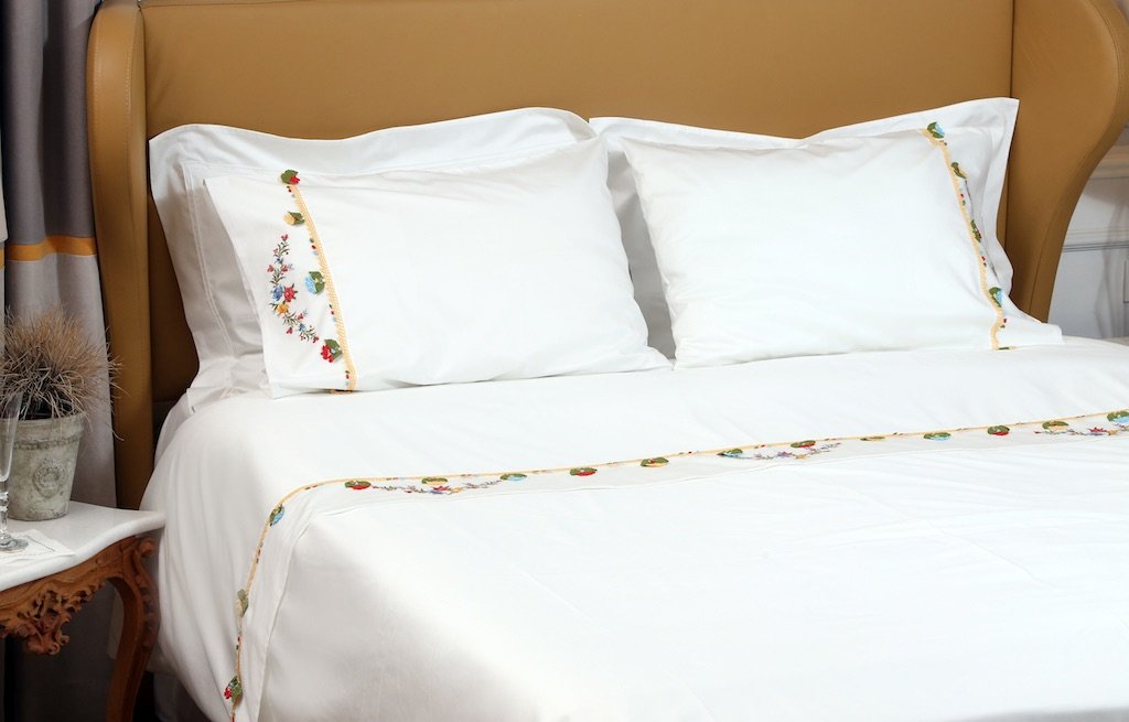 Red Daisy Handmade Needle Lace Duvet Cover Set Joy